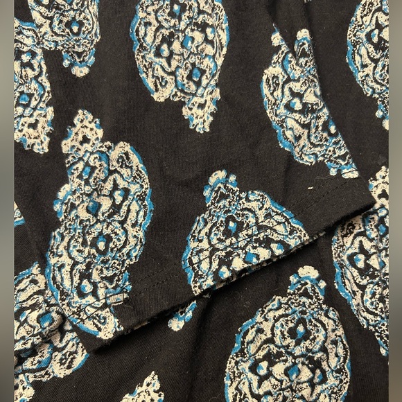 Chip & Pepper Women's Black and Blue Patterned Top V Neck Size Medium - Picture 7 of 8